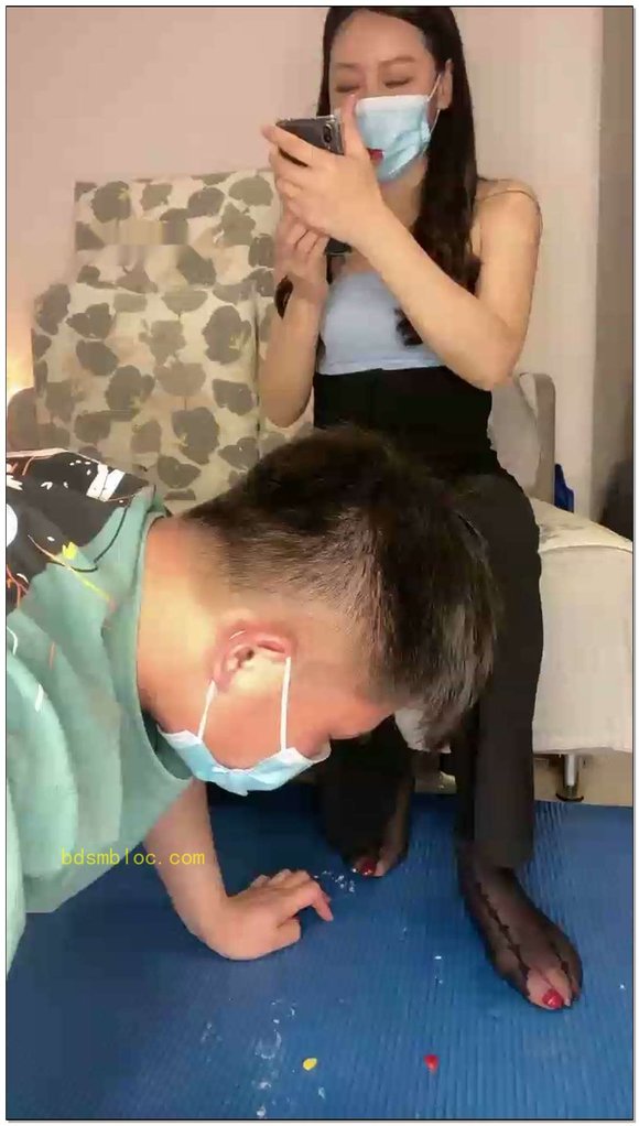【饭团s】舔丝袜脚耳光喂食