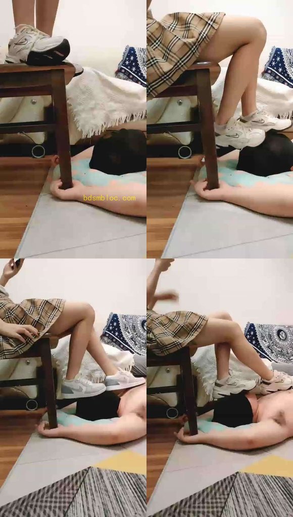 【丫丫啊】椅子腿踩手，踩脸，舔鞋底