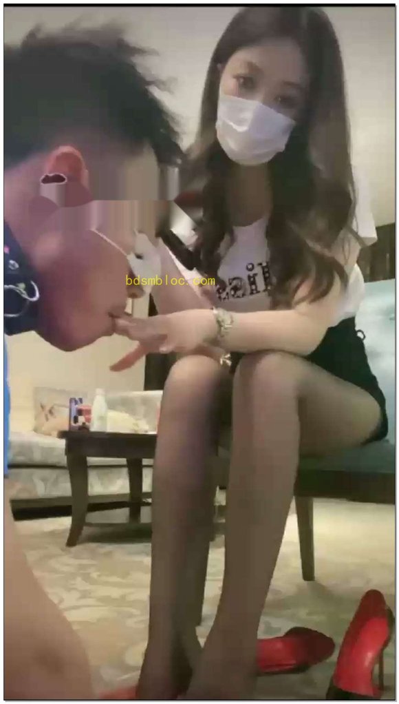 【虞姬】黑丝踩西瓜榨汁，深厚插吐
