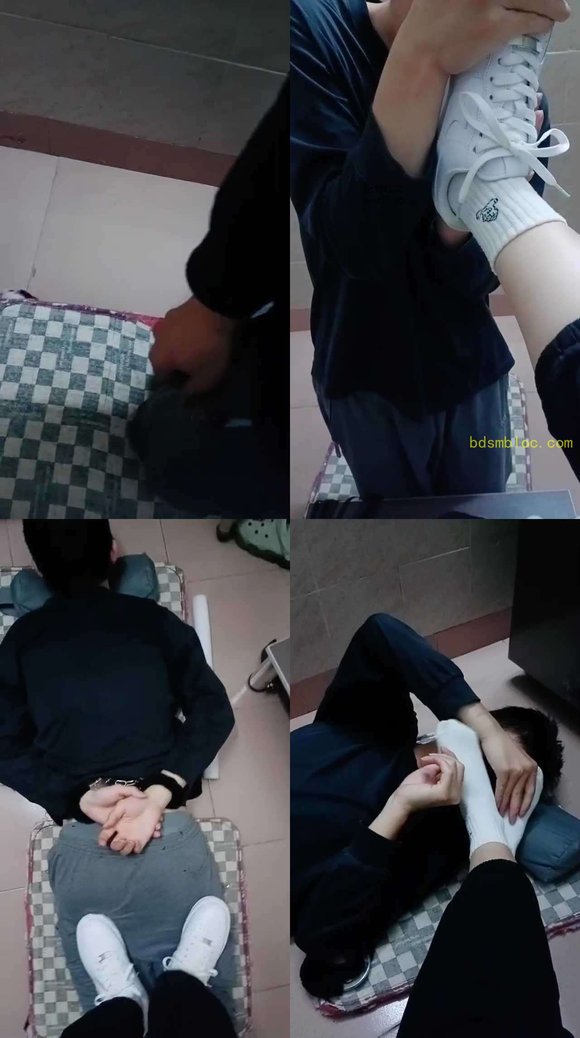 【奇了怪了】手铐反绑/小白鞋白袜虐