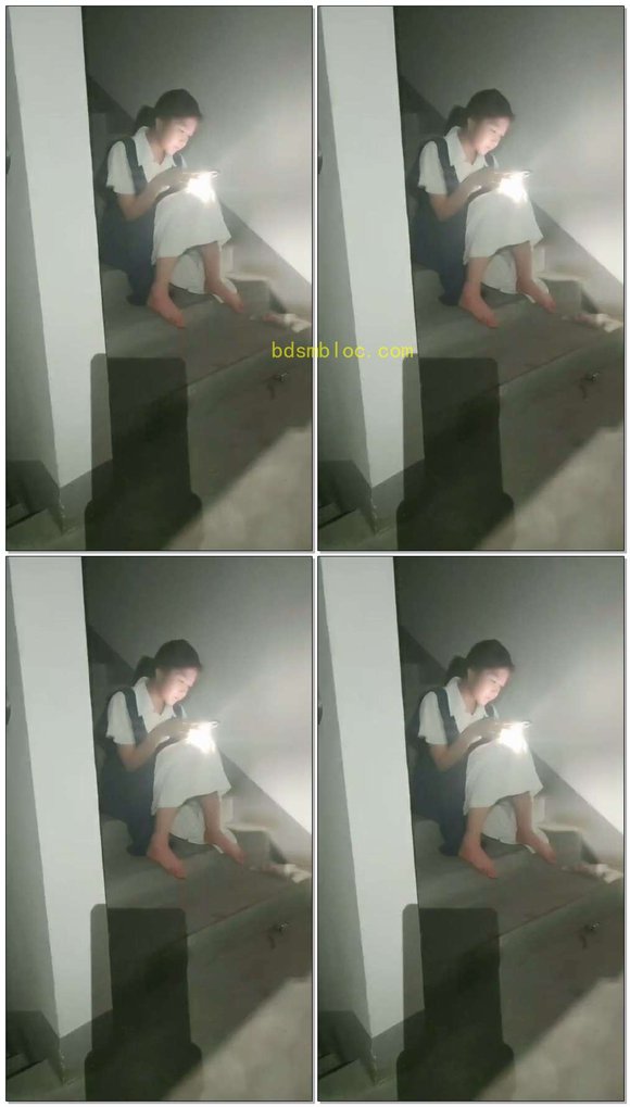 【雯雯可劲吃】楼户外梯舔脚