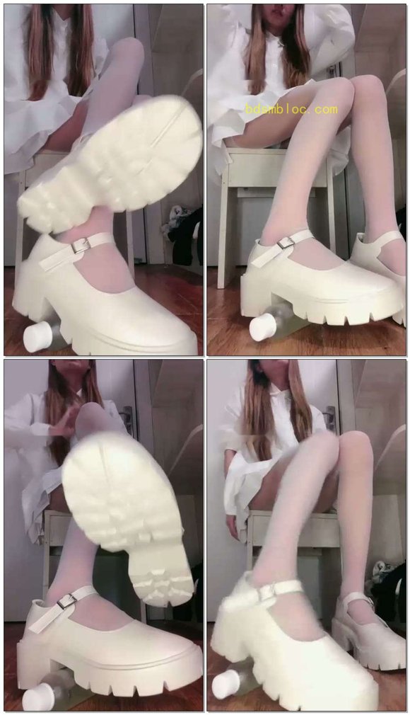 【娜娜】第一视角红绿灯鞋底踩+辱骂