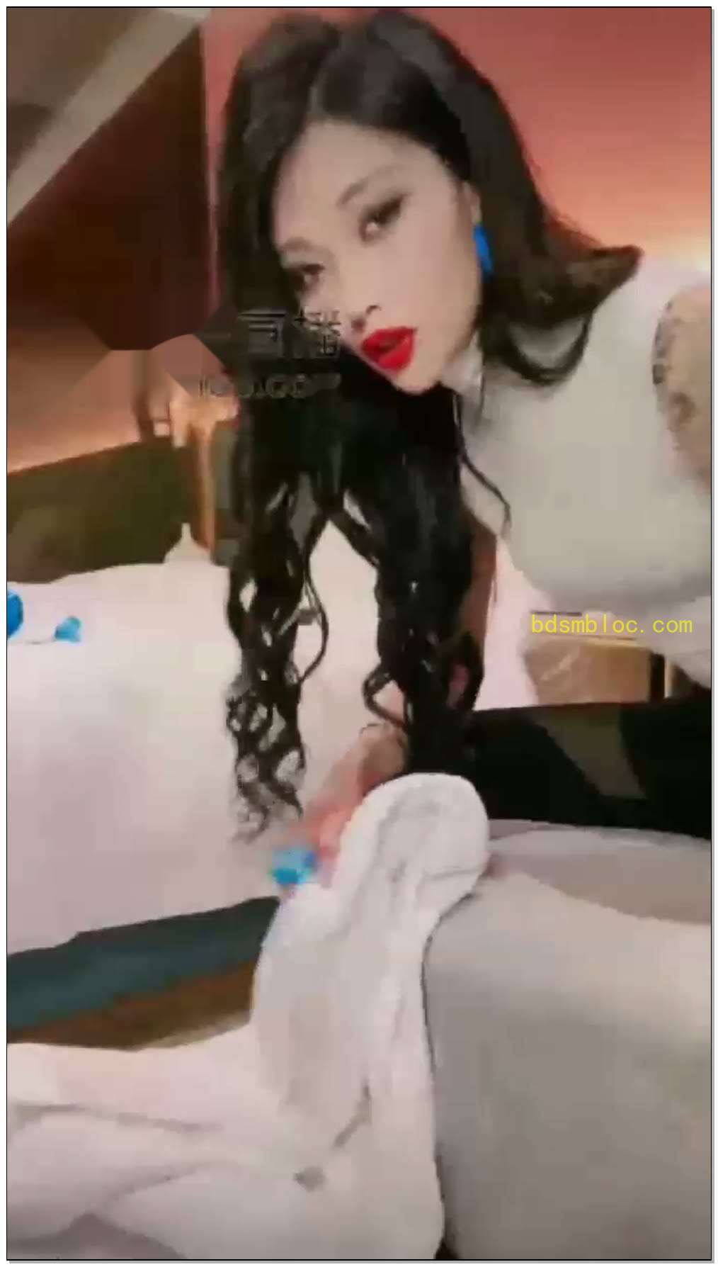 【爱神s】开发素人呕吐物，弄谈。短丝裸足