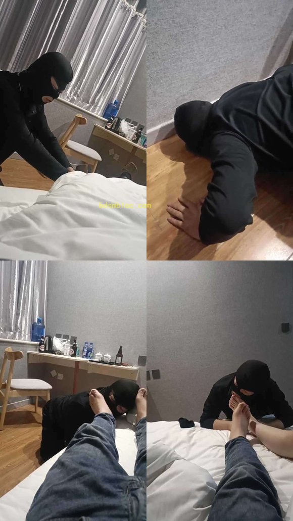 【鑫鑫夫妻】闻舔黑棉袜超臭裸足