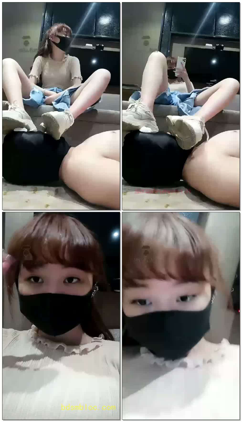 【薇薇大魔王】踩着狗脸+鞋底清洁器直播，感觉自己萌萌哒