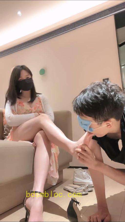 【强抚】大量圣水羞辱舔脚深喉